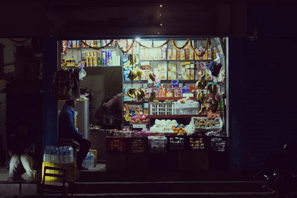 Hàng hoá thiết yếu có sẵn tại quầy